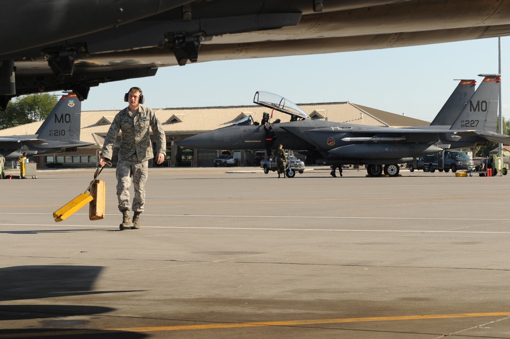 389th Fighter Squadron Deploys