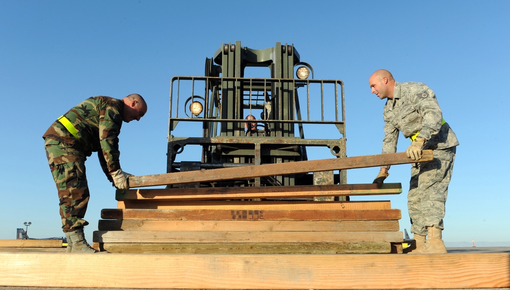 389th Fighter Squadron Deploys