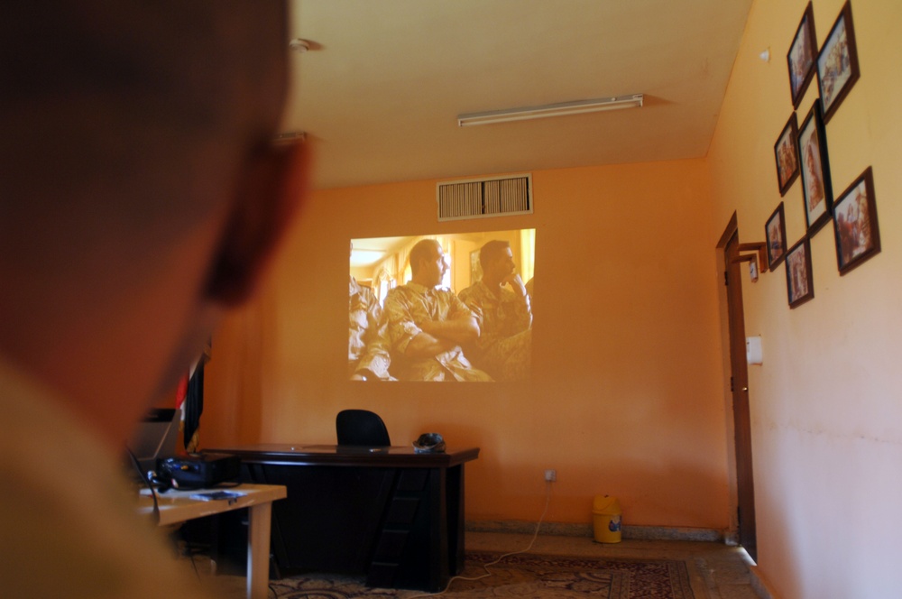 Iraqi soldiers take camera courses