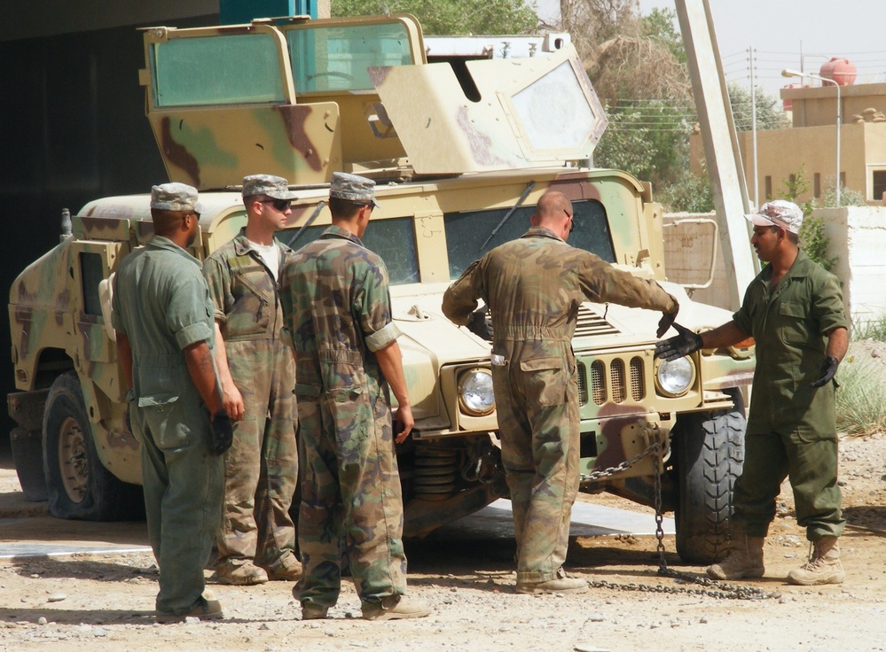 'Lifeline,' Iraqi army mechanics learn from each other