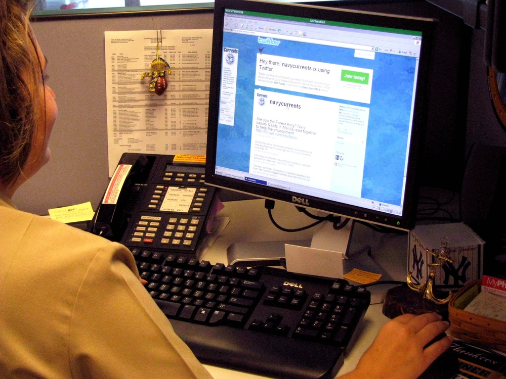 Connecting to Twitter Connecting to Twitter