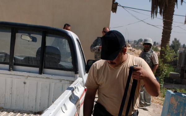 Soldiers Deliver Dog Food to IP Kennel