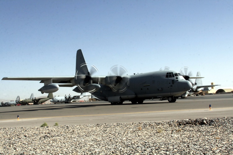 DVIDS - Images - VMGR-152 'Sumos' earn Henry Wildfang Award as refueled ...