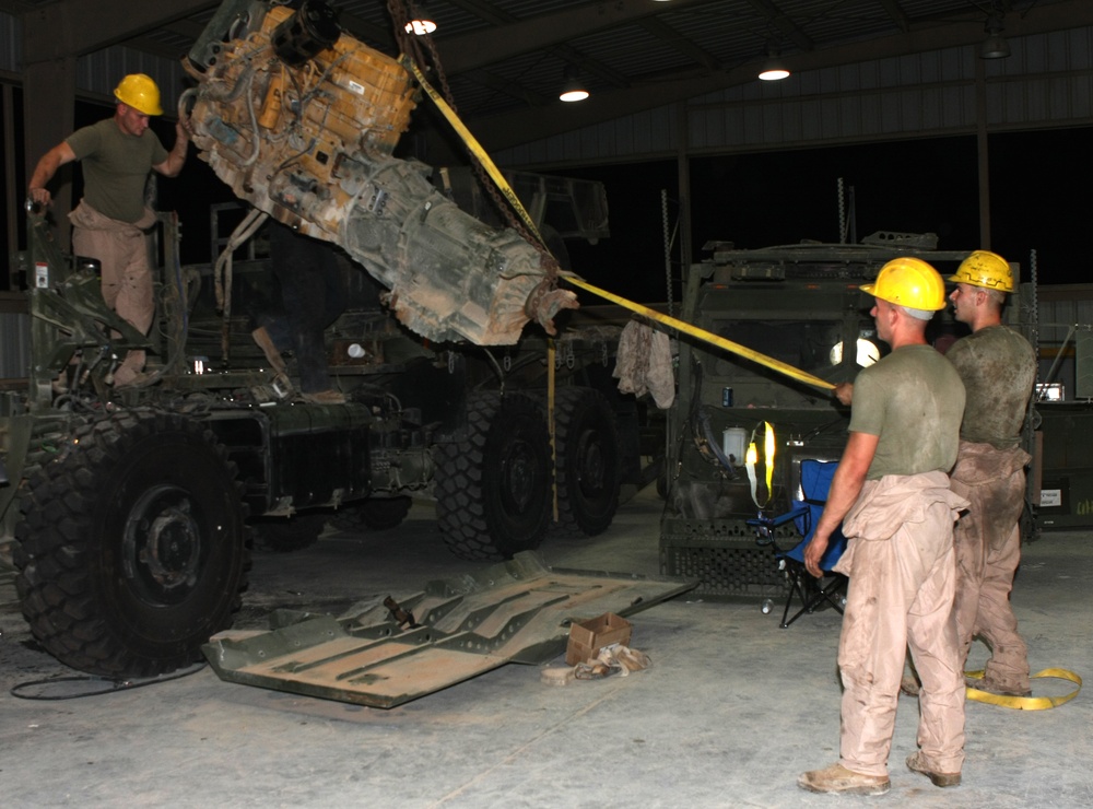 Combat Logistics Battalion 22 mechs keep Marine Expeditionary Unit rolling
