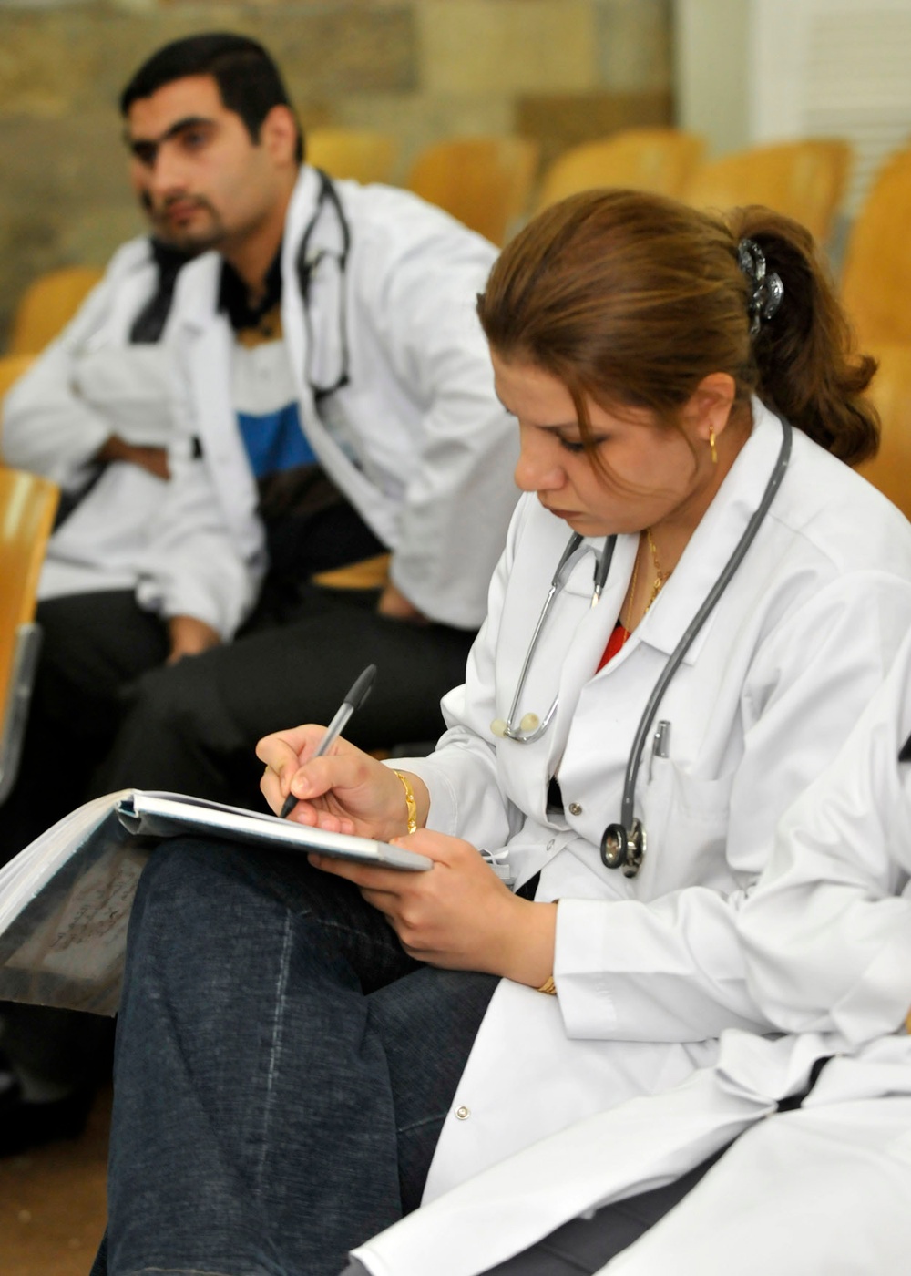 Army, Iraqi doctors hold 'Grand Rounds' forums
