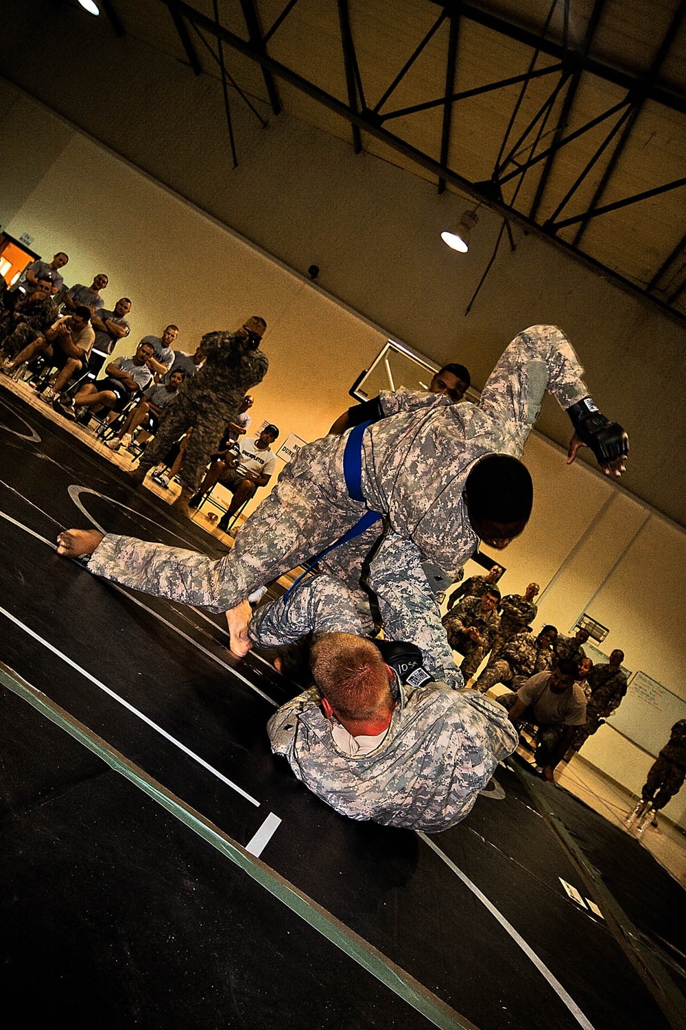 Air Cav Soldiers go to the mat