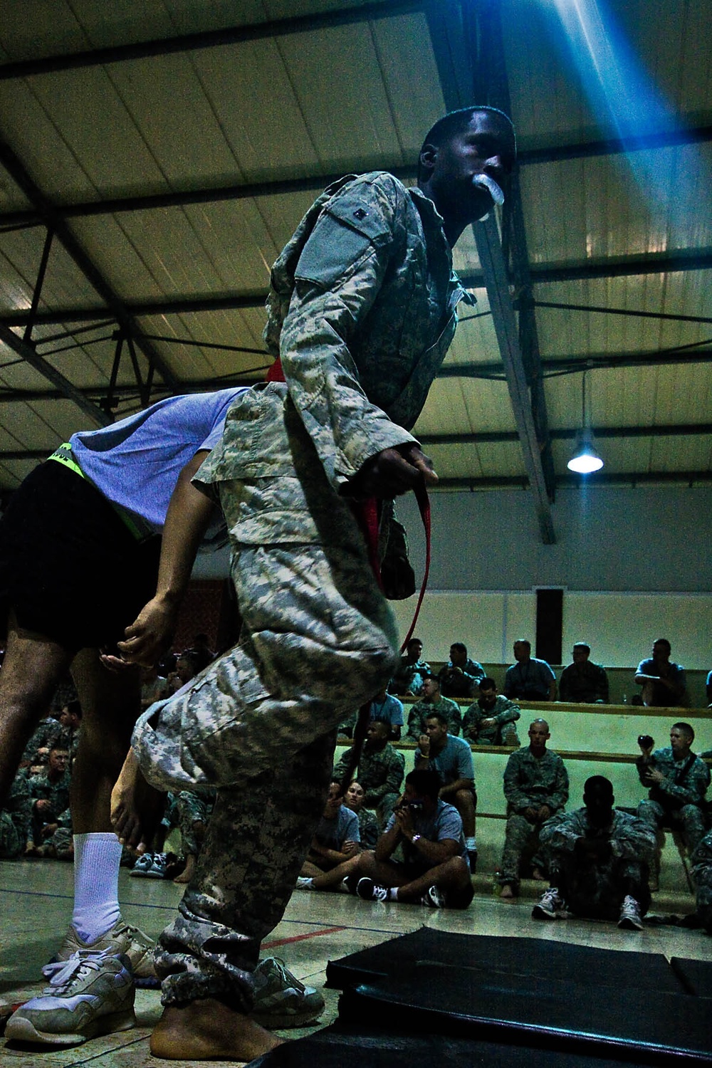 Air Cav Soldiers go to the mat