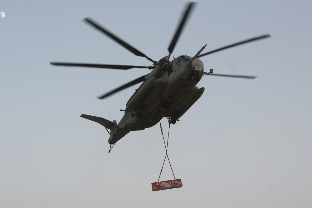 22nd MEU conducts HST training with the CH-53E