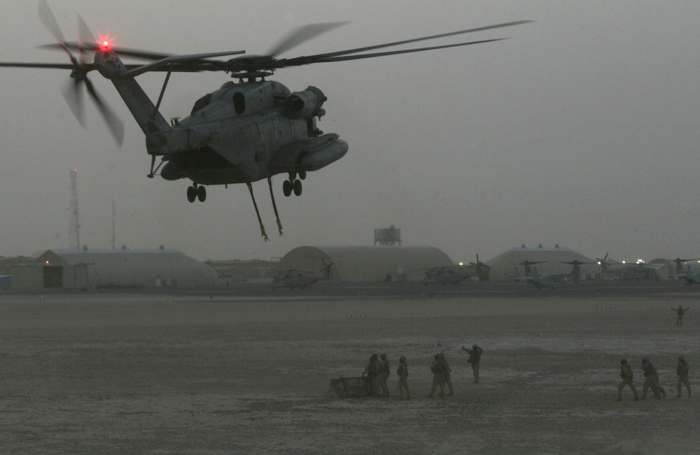 22nd MEU conducts HST training with the CH-53E