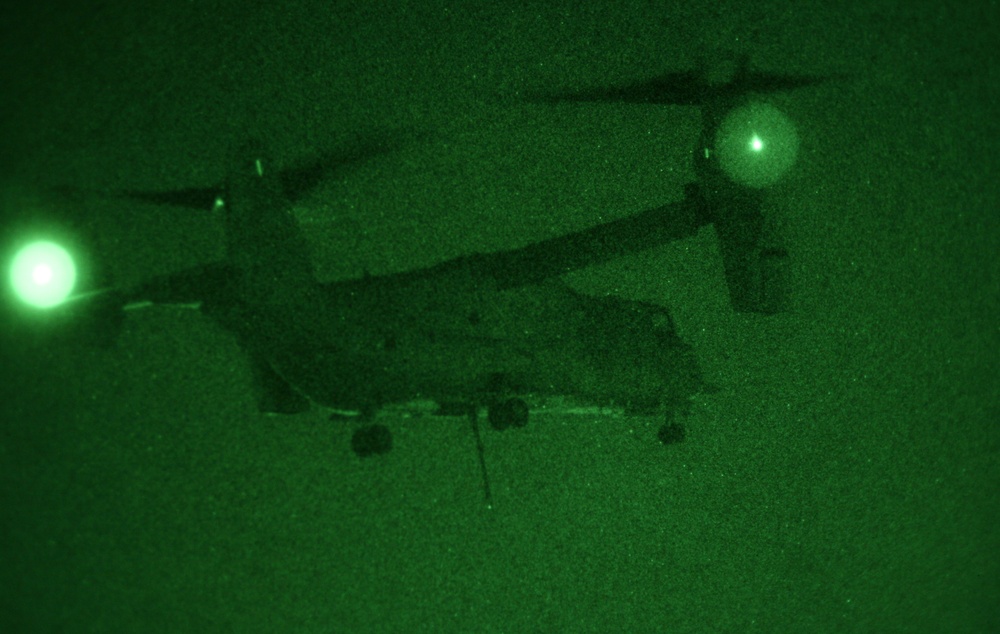 22nd MEU conducts HST training with MV-22B at Night