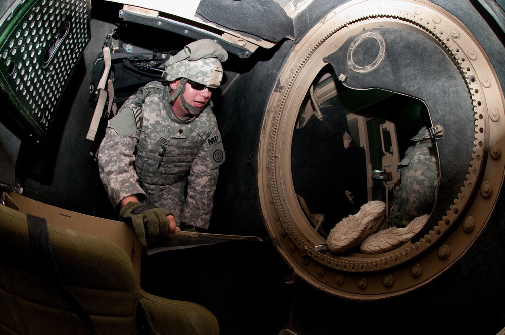 Paratroopers get rollover training in Kuwait