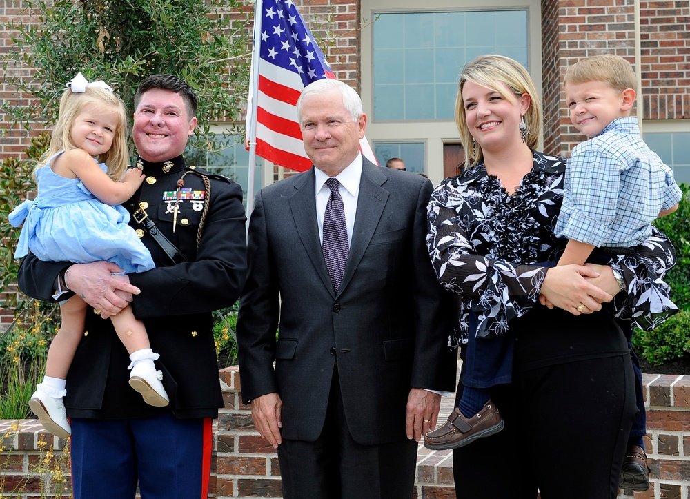Wounded Warrior Inspires Gates, Accepts Key to New Home