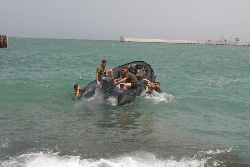 22nd MEU Recon team conducts training at Kuwait Naval Base