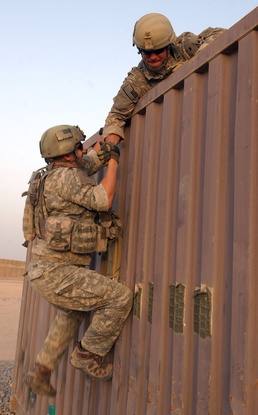 Obstacle course keeps Recon Platoon on point