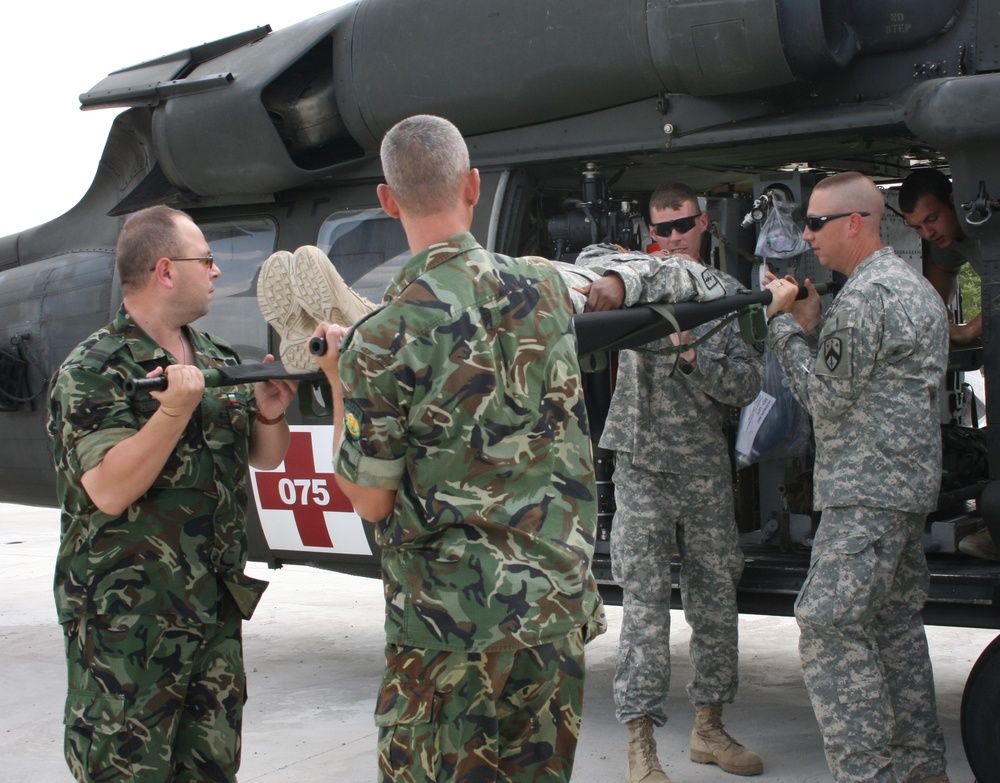 U.S., Bulgarian troops learn combat life saving skills