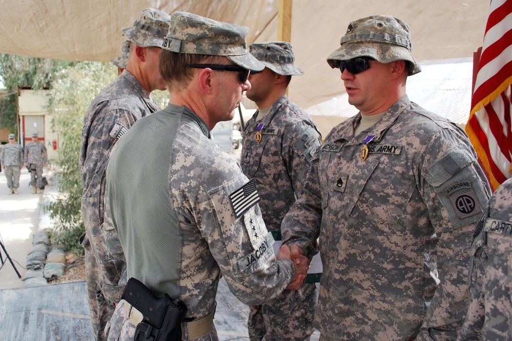 Multi-National Corps-Iraq three star honors Cavalry Paratroopers