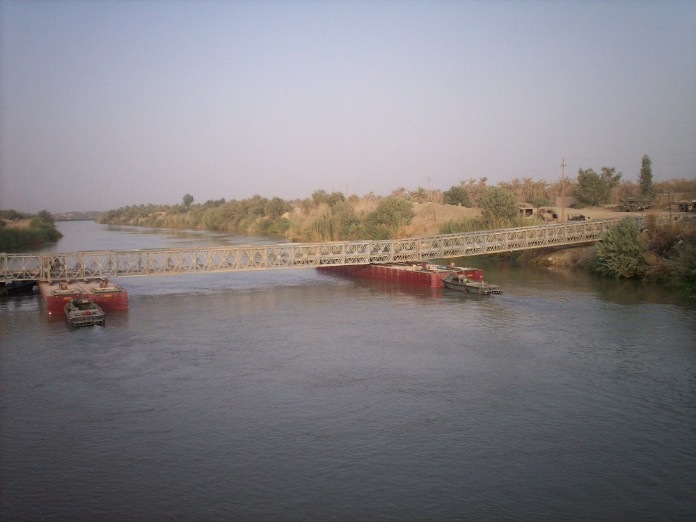 U.S., Iraqi army Engineers open new bridge over Tigris