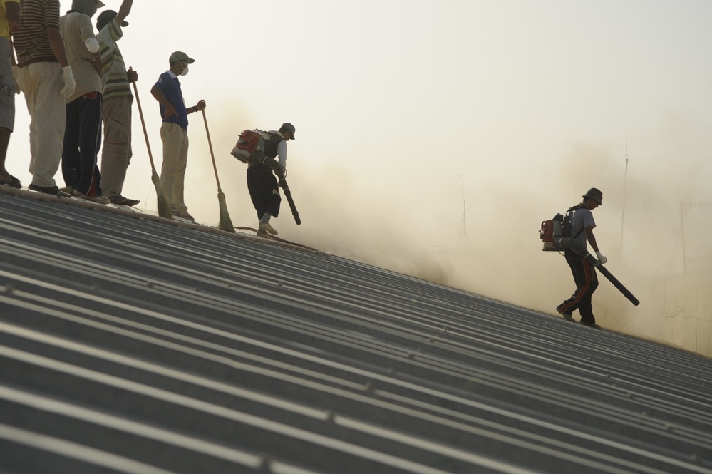 Iraqis insulate buildings to save on energy costs