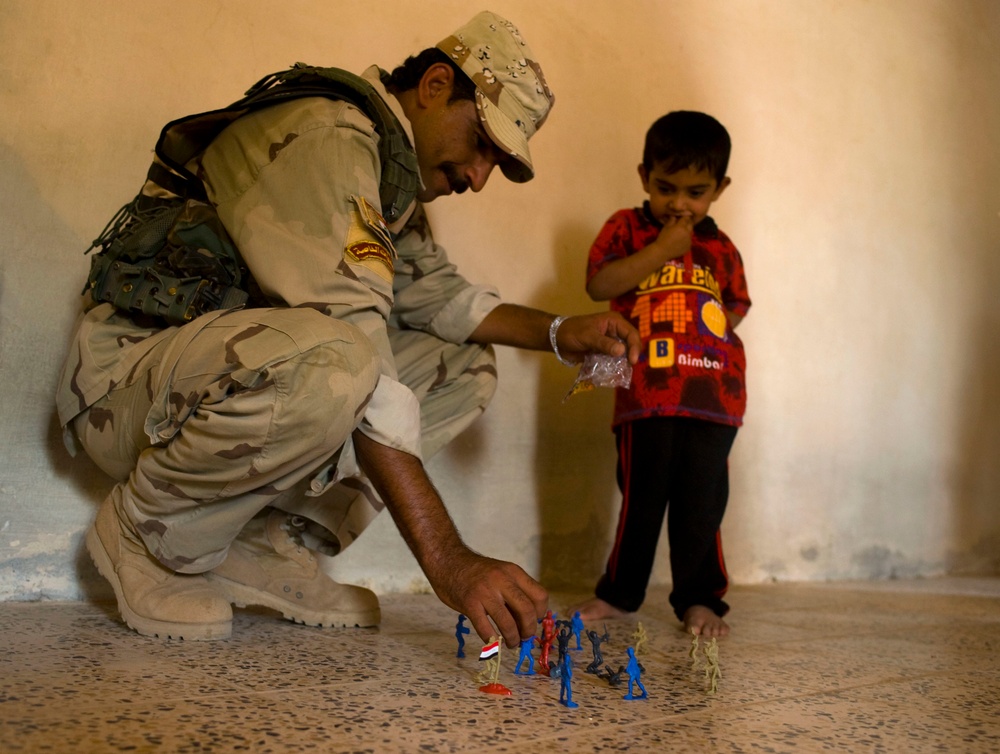 U.S., Iraqi Soldiers Patrol Ibrahim Jassim Village