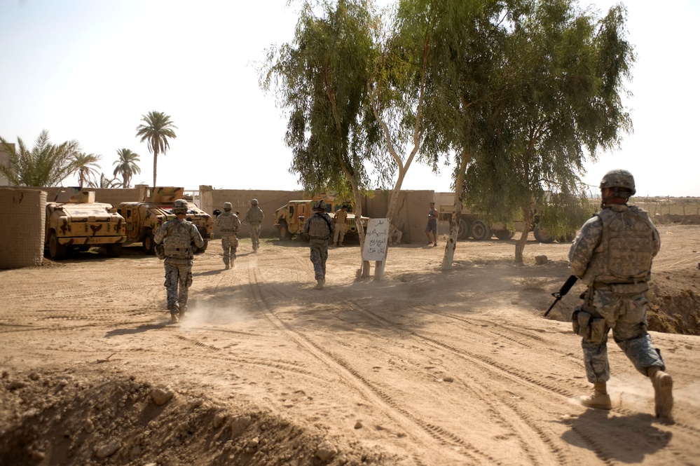 U.S., Iraqi Soldiers Patrol Ibrahim Jassim Village