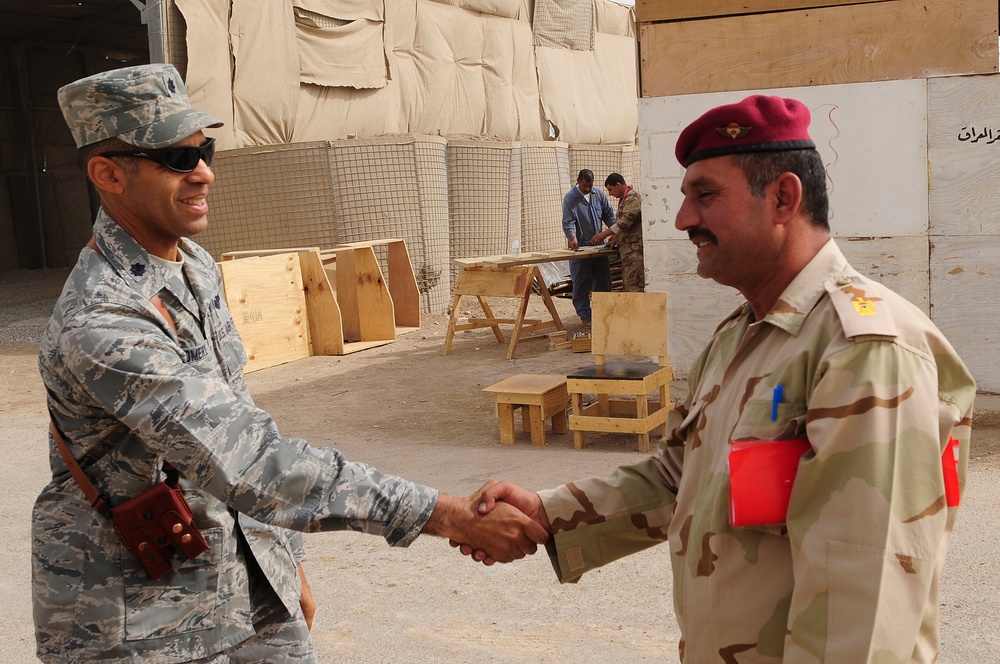 Ali Airmen provide comfort to the 10th Iraqi Army Division