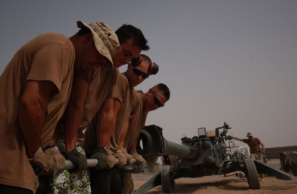 Canadians Support Battalion With Firepower