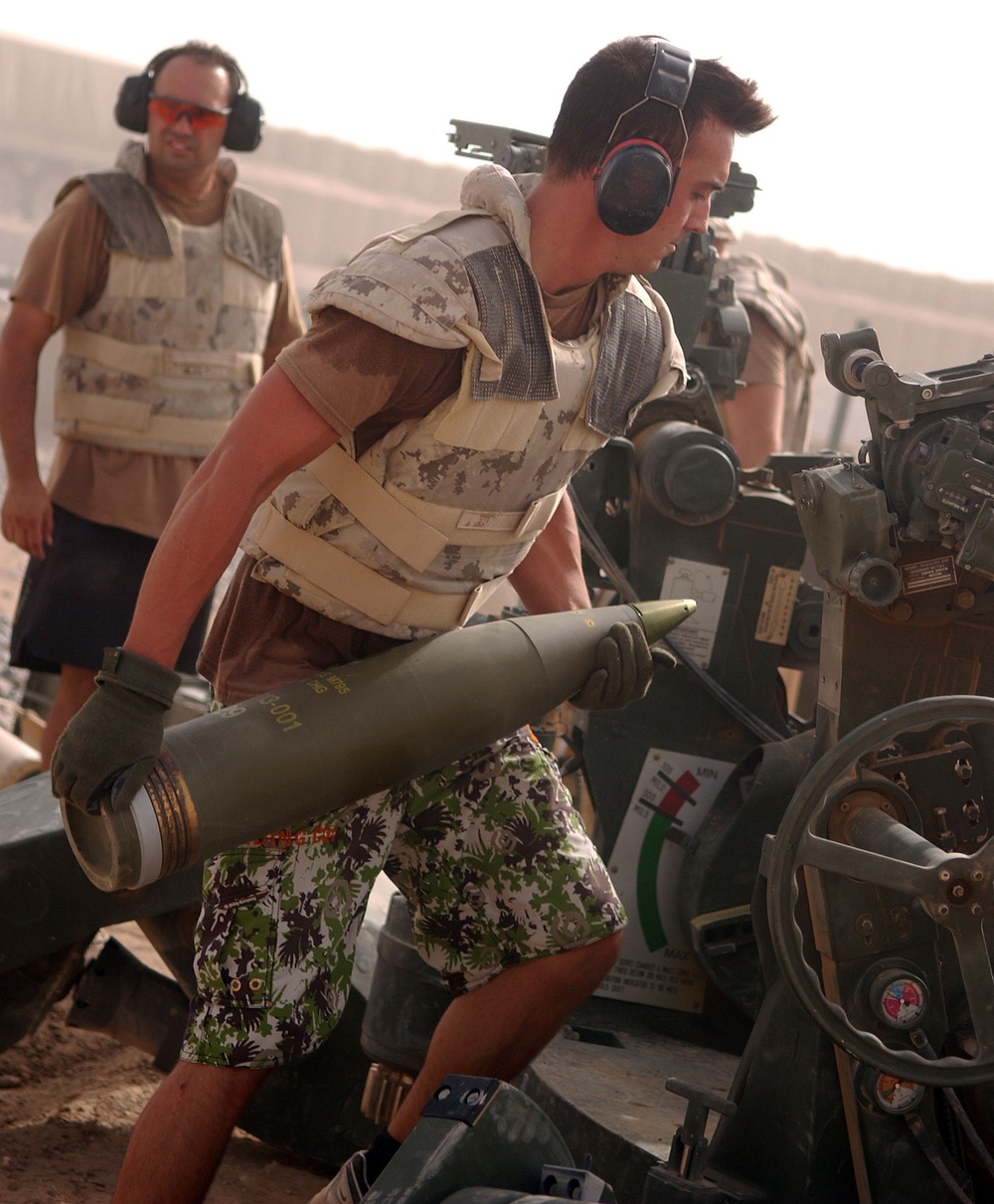 Canadians Support Battalion With Firepower