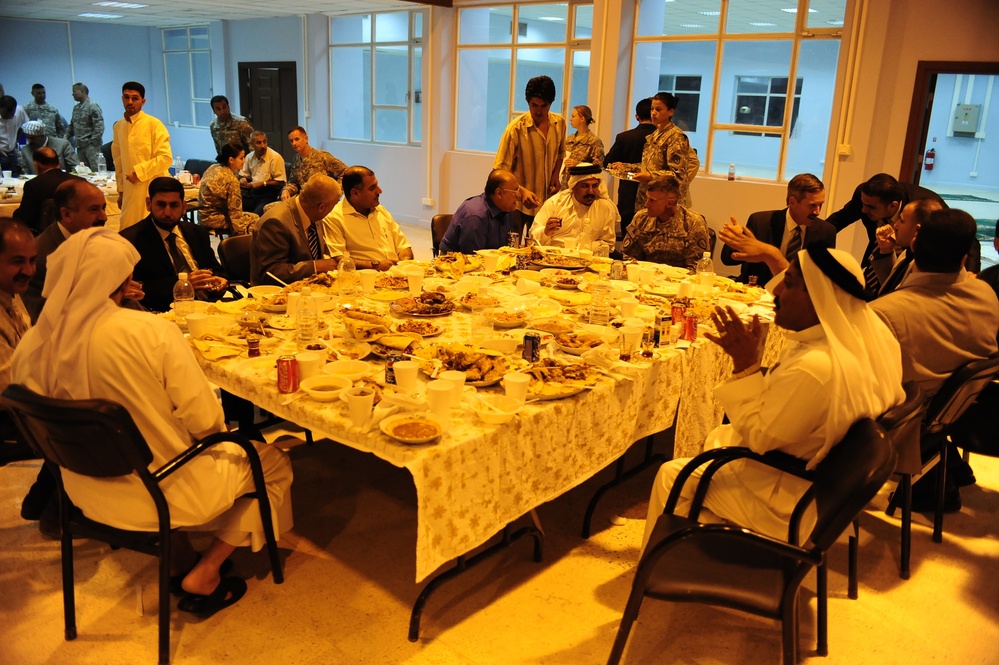 U.S., Iraqi's enjoy a Ramadan dinner