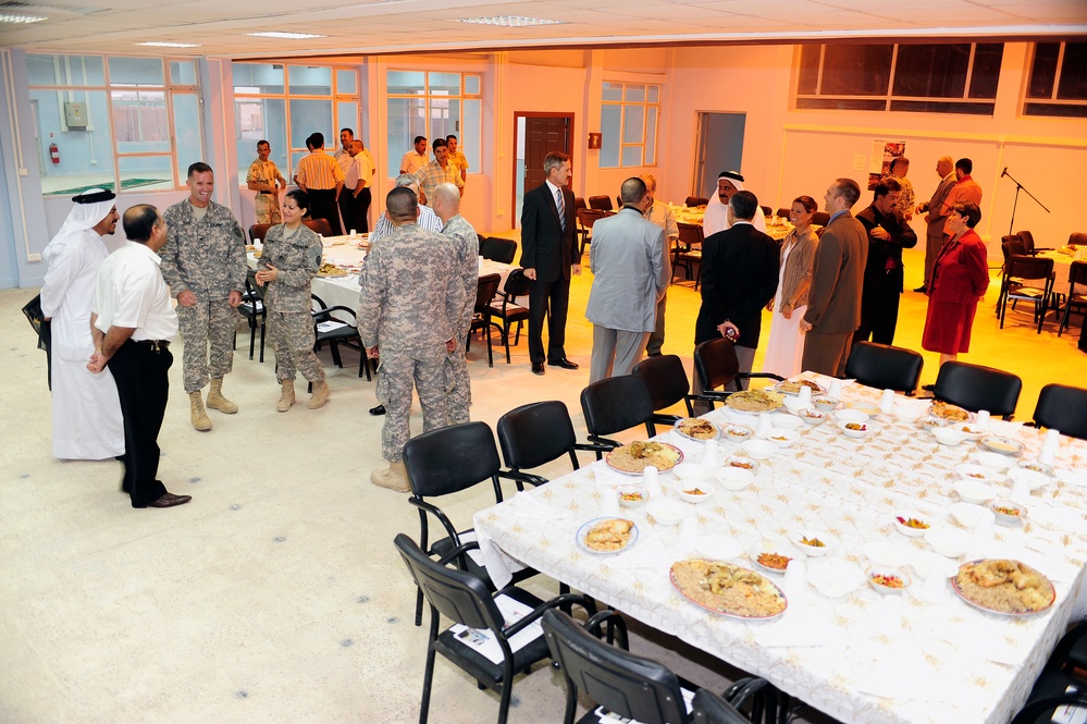 U.S., Iraqi's enjoy a Ramadan dinner