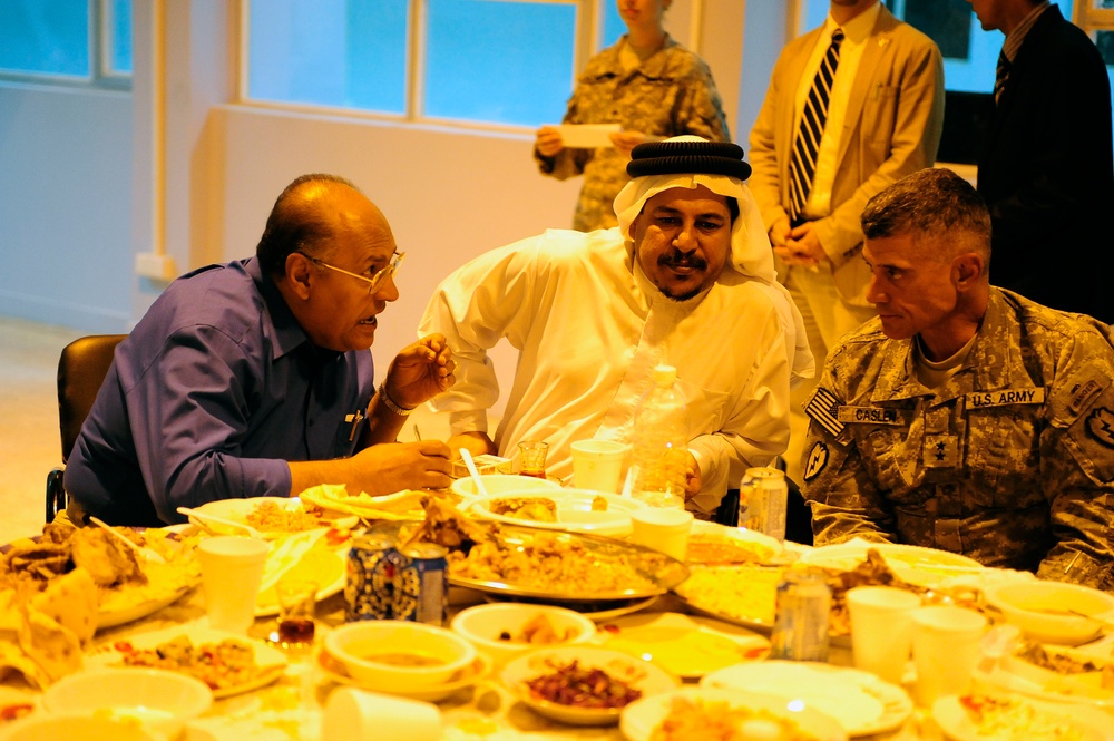 U.S., Iraqi's enjoy a Ramadan dinner