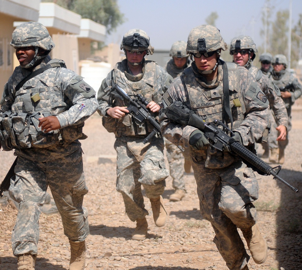 Service members learn to save lives