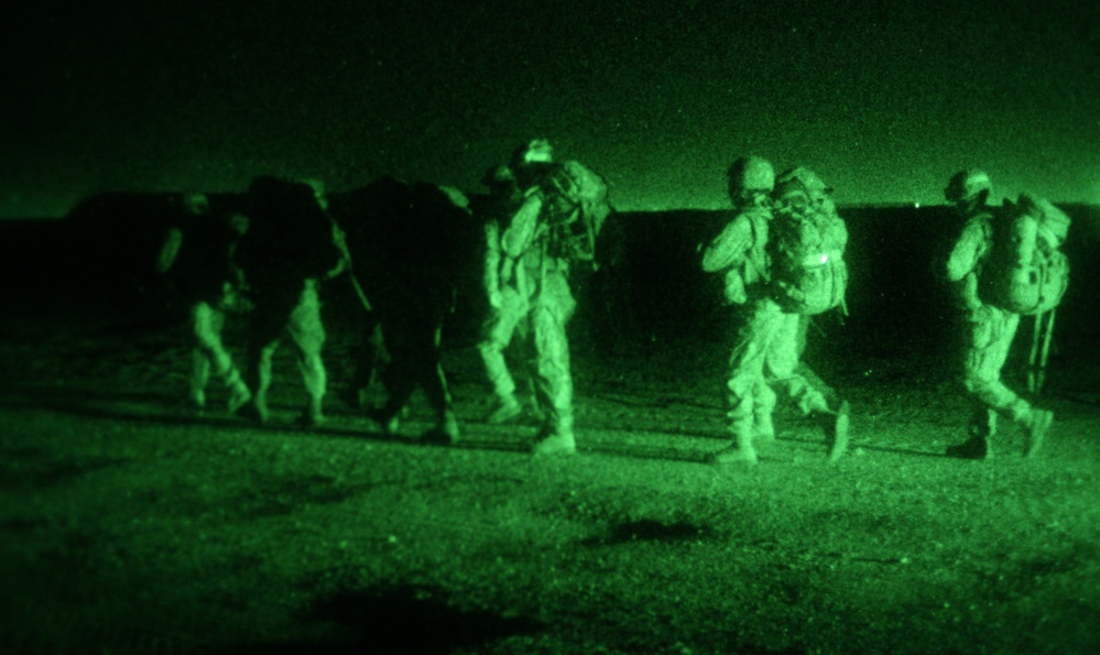 22nd Expeditionary Unit Marines and Sailors conduct hike