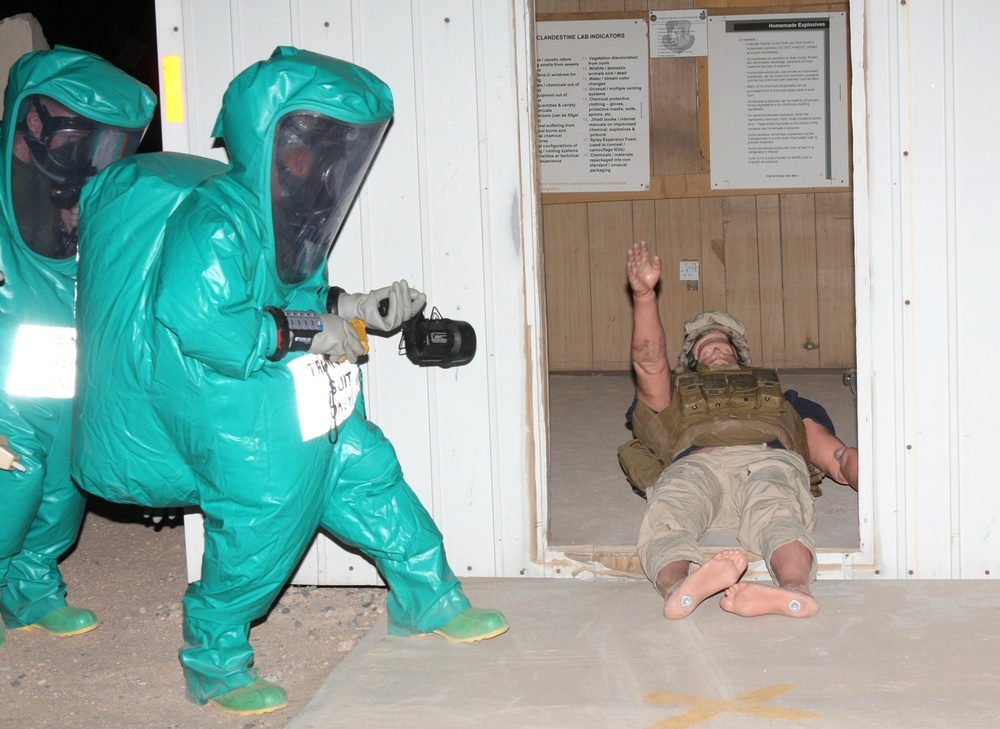 22nd Marine Expeditionary Unit Marines join Army in joint chemical training