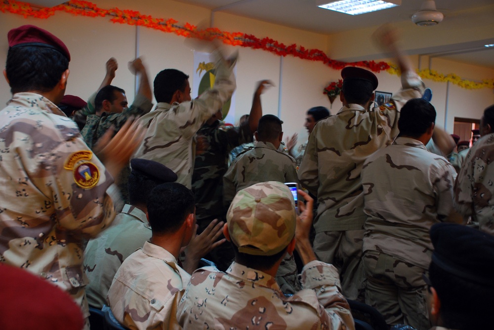 Iraqi Soldiers Graduate Bomb School