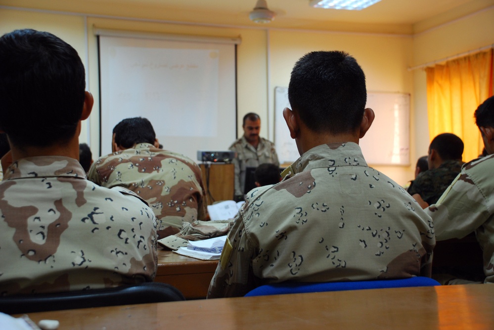 Iraqi Soldiers Graduate Bomb School