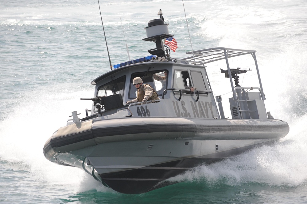 Sailors guard Kuwaiti port