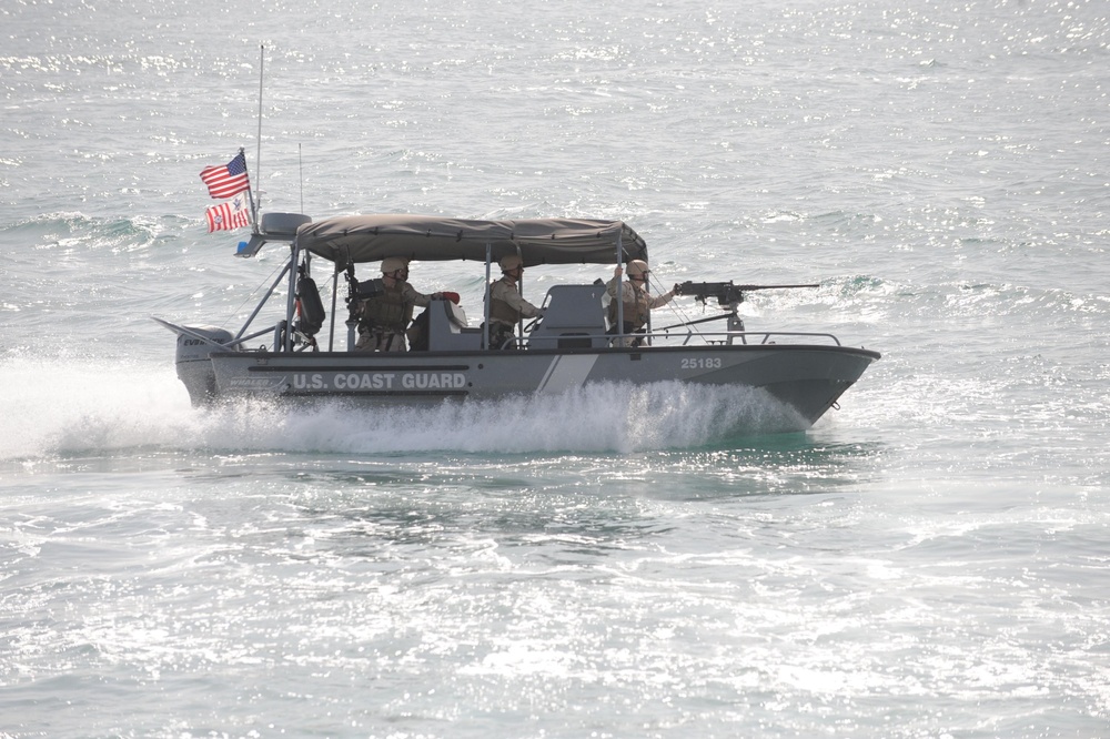 Sailors guard Kuwaiti port