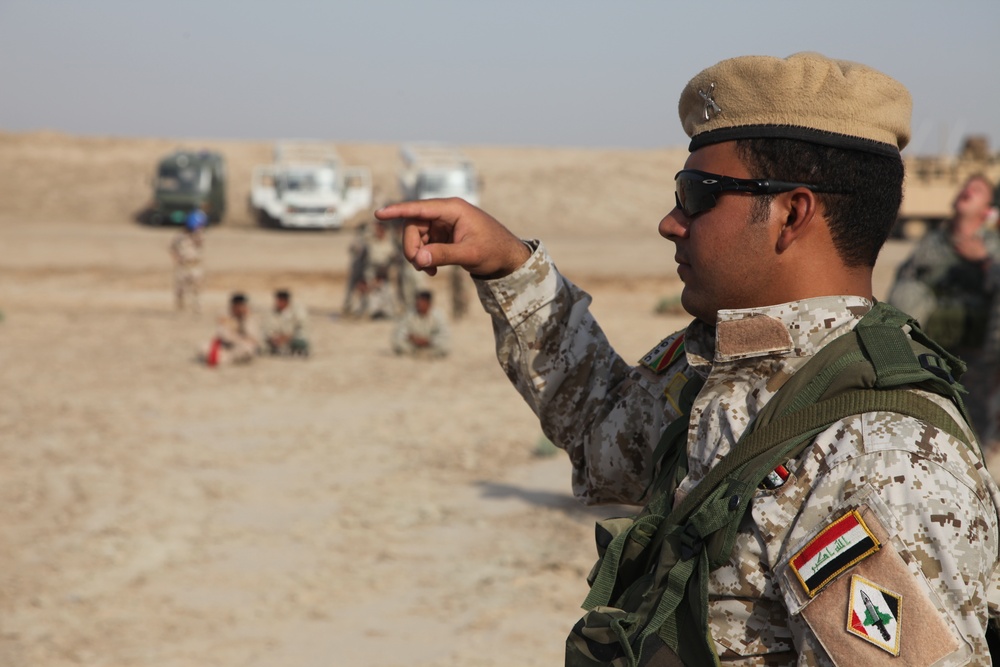 Iraqi Soldiers Certify With Mortars