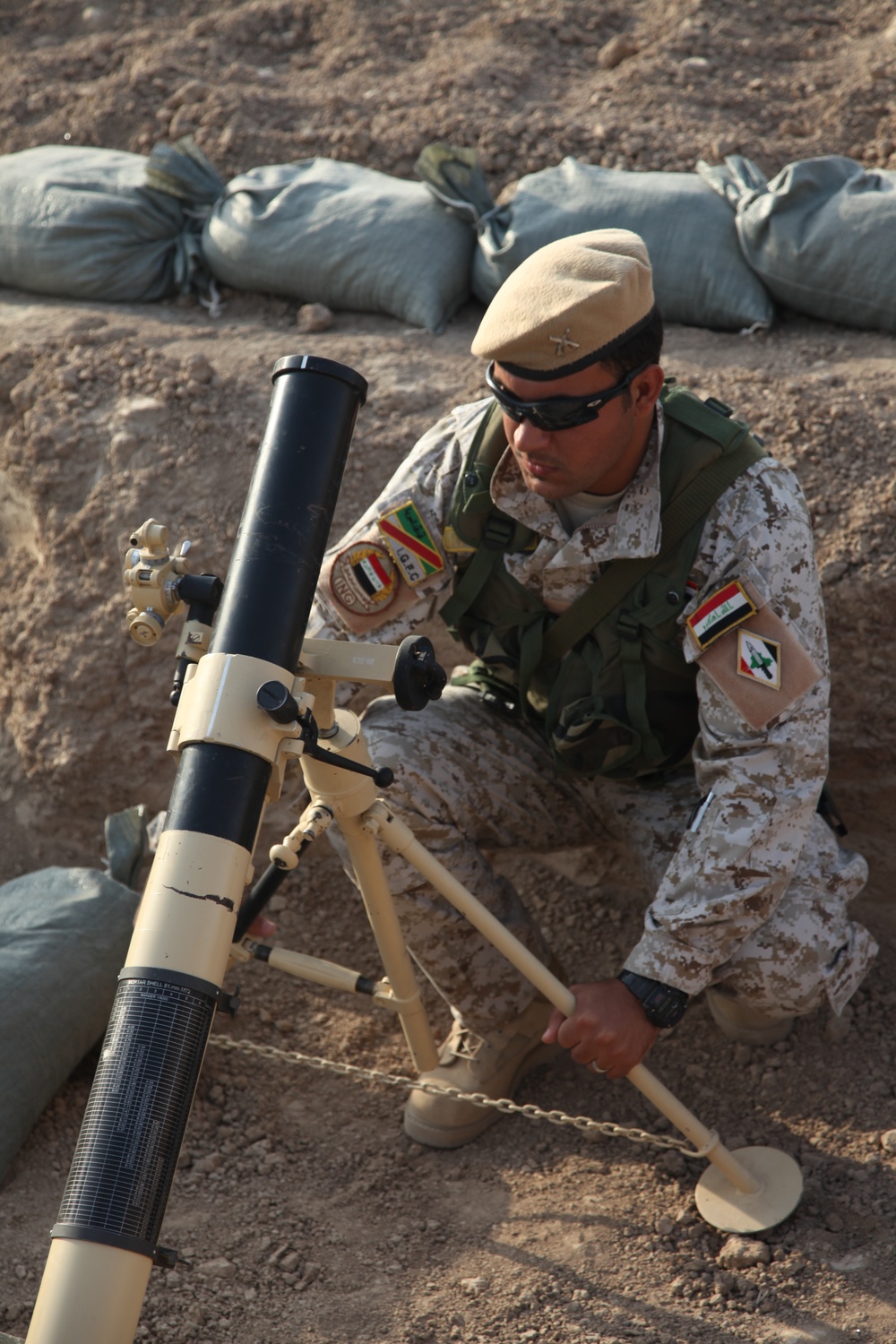 Iraqi Soldiers Certify With Mortars