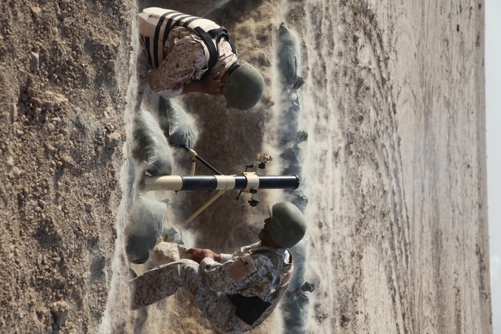 Iraqi Soldiers Certify With Mortars