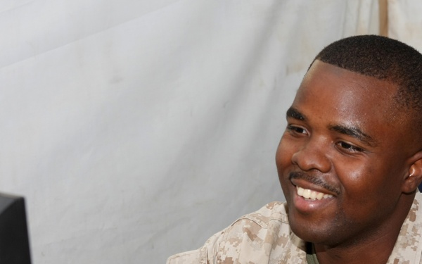 22nd MEU and USO Help Dads 'be There' for Their Children