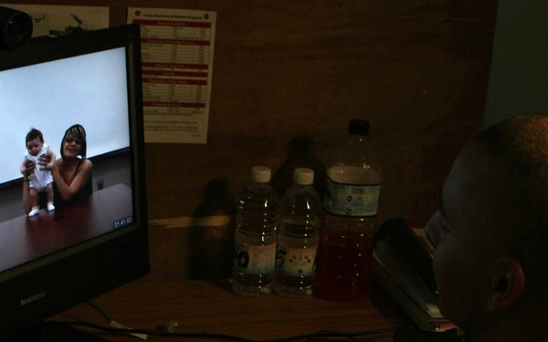 22nd MEU and USO Help Dads 'be There' for Their Children