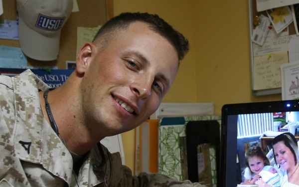 22nd MEU and USO Help Dads 'be There' for Their Children