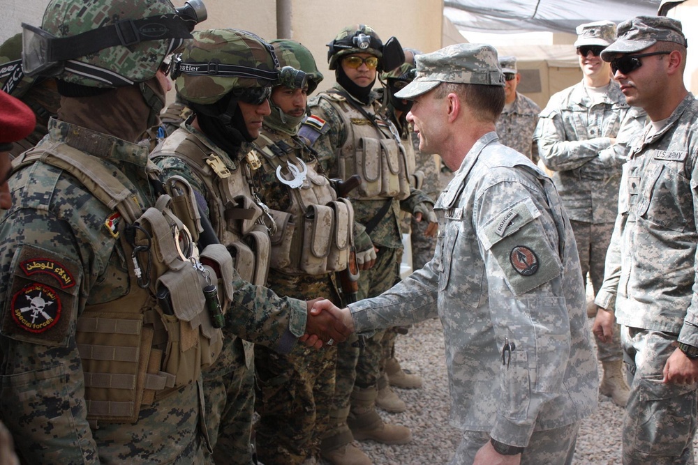 Multi-National Corps-Iraq commander honors regulars