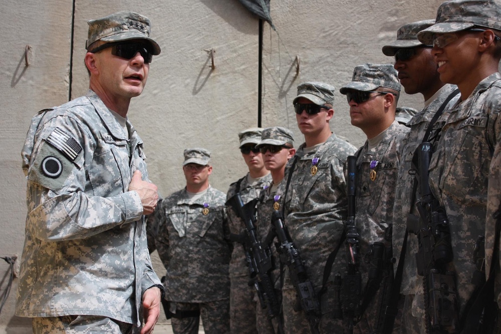 Multi-National Corps-Iraq commander honors regulars