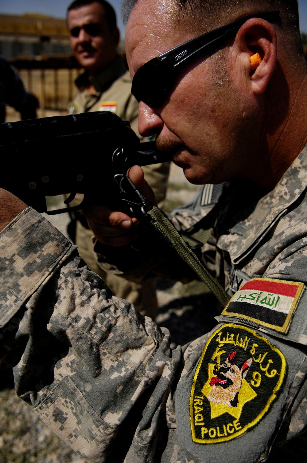 Iraqi policemen practice marksmanship skills