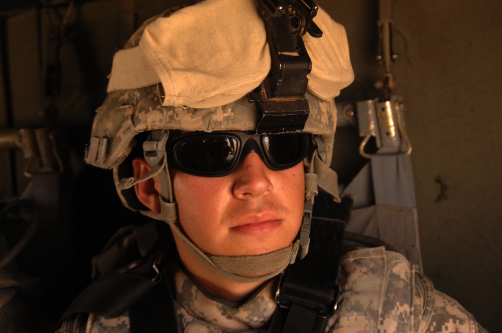 10th Mountain aviation transports troops