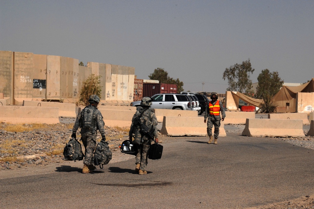 10th Mountain aviation transports troops