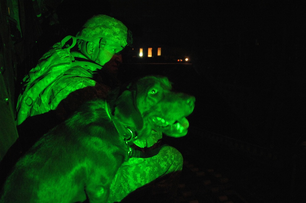 Chinooks Carry Cargo in Iraq