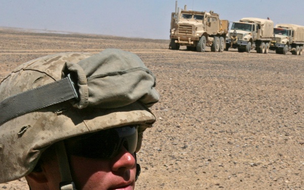 ISAF members join together to resupply southern Afghanistan